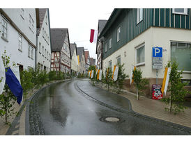 Altar- und Straßenschmuck zu Fonleichnam (Foto: Karl-Franz Thiede)